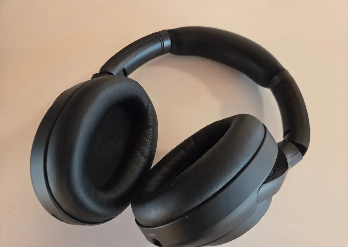 Sony WH-1000XM3 – perfektní stav, pouzdro a kabely