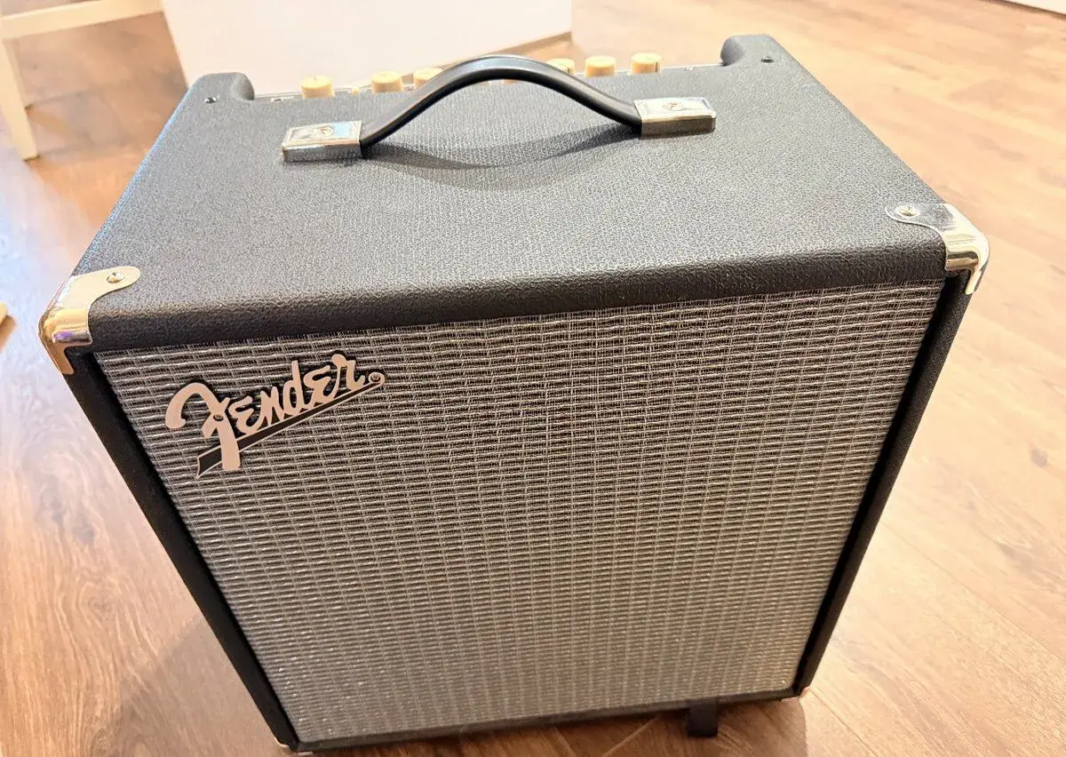 Baskytarové kombo Fender Rumble 40 V3 (40 W)