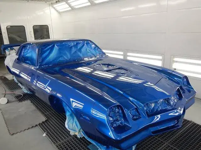 Prodám - Zavedená autolakovna s vybavením Praha