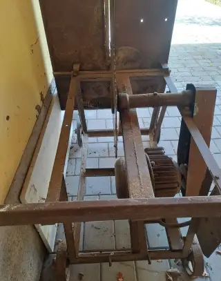 Cirkulárka s kuželem na štípání dřeva