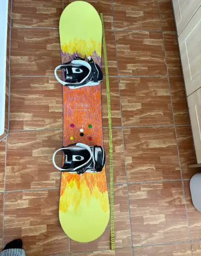 Starý snowboard, vázání i boty, Plzeň