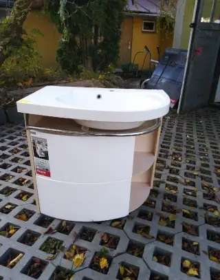 Koupelnová skříňka Ravak s umyvadlem