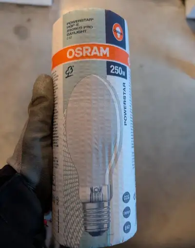 Žárovky / výbojky 250W paticové