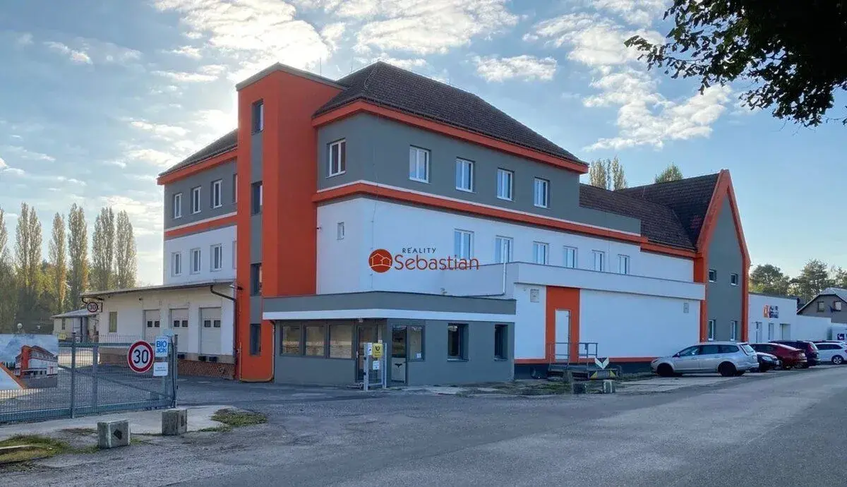 Obchodní prostory 245 m² v areálu BIO Jičín – showroom, kanc
