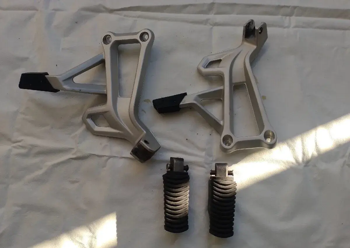 Držáky stupaček + stupačky spolujezdce BMW F750GS / F850GS