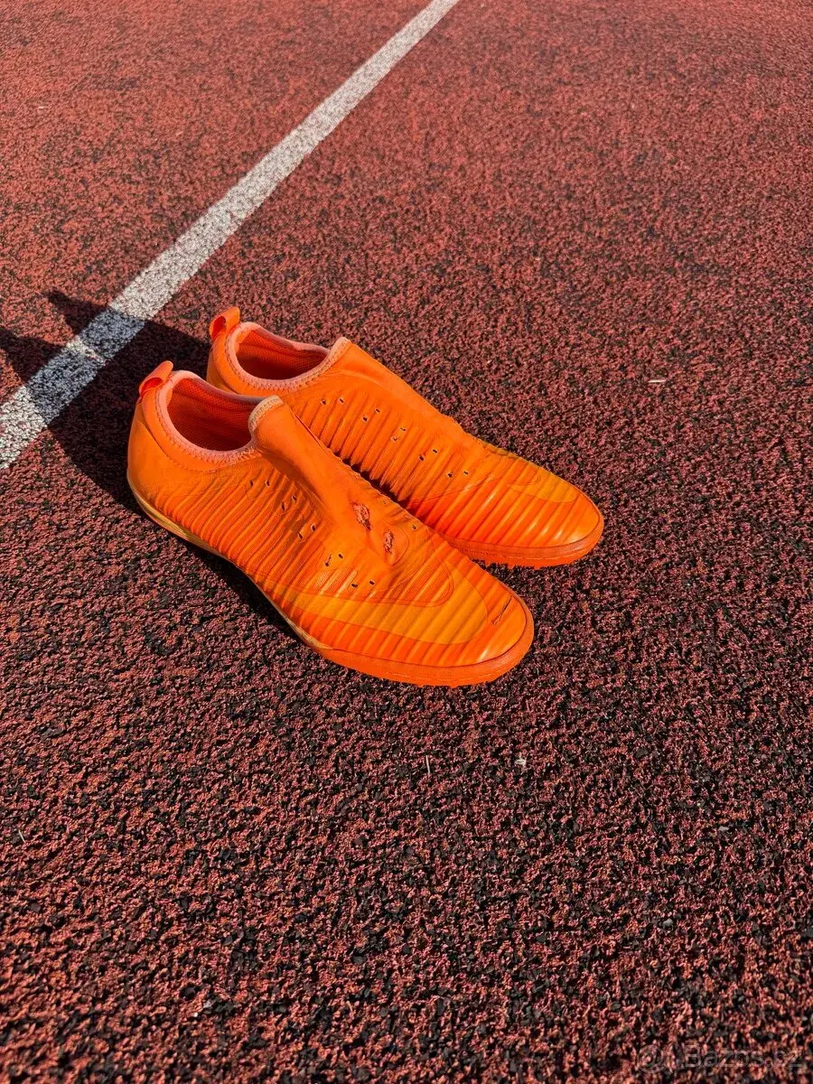Nike mercurial total orange turfy