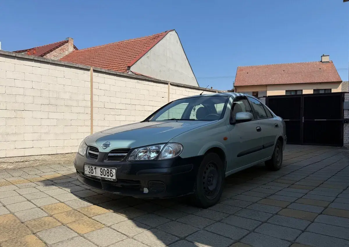 Nissan Almera – 2002