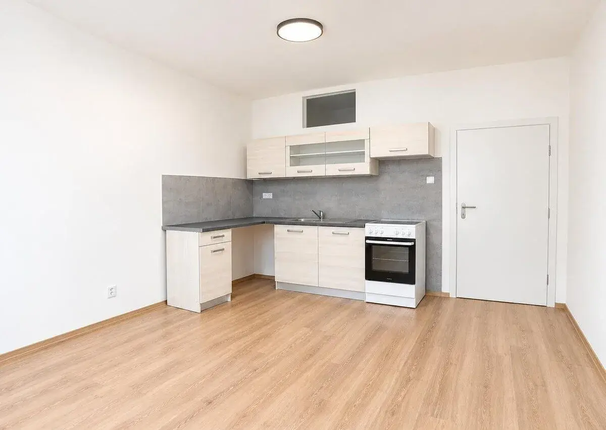Prodej bytu 1+1 s balkonem, Brno–Židenice, ul. Došlíkova