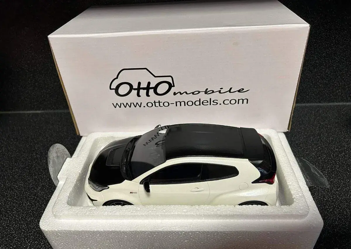 GRMN Toyota Yaris Rally 1:18
