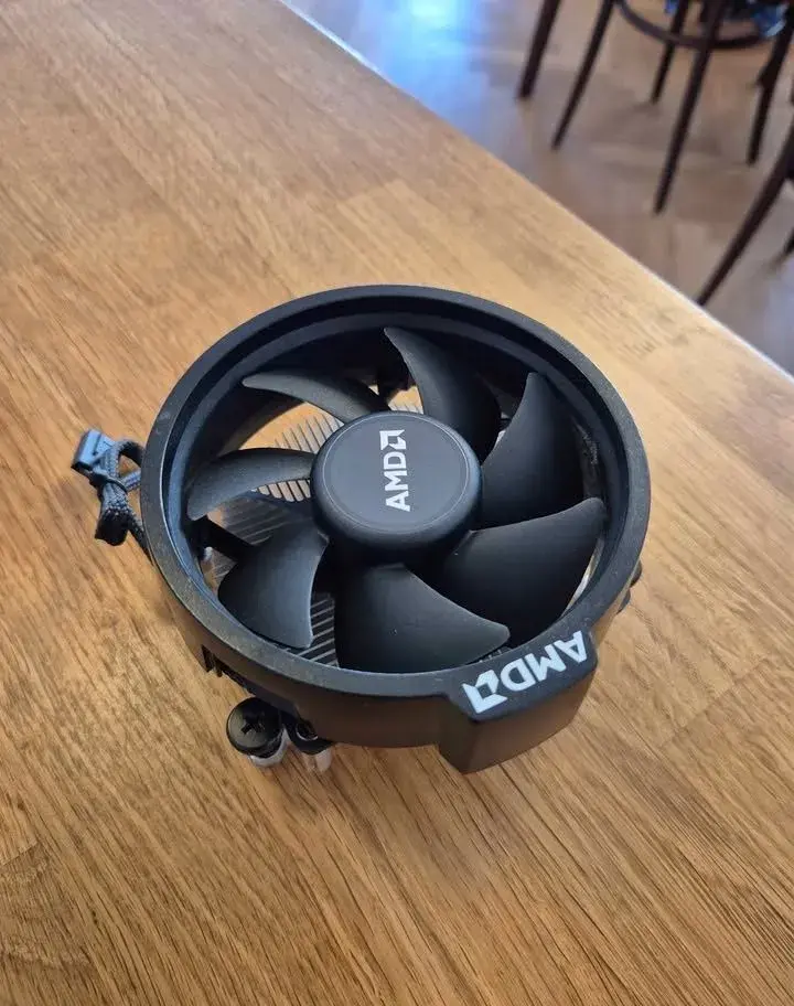 AMD Wraith Stealth – chladič na CPU AMD Ryzen