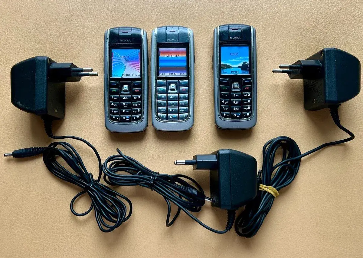 Nokia 6021 a Nokia 6020