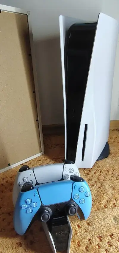 PlayStation 5 s mechanikou + 2x ovladač (prodáno)