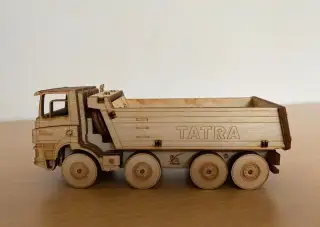 Nový dřevěný model Tatra Phoenix Euro6 8x8 sklápěč
