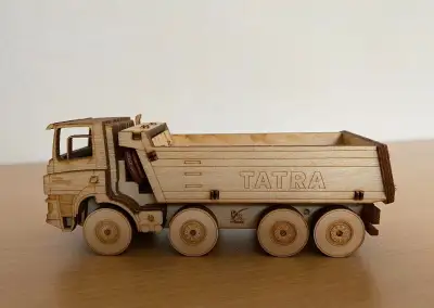 Nový dřevěný model Tatra Phoenix Euro6 8x8 sklápěč