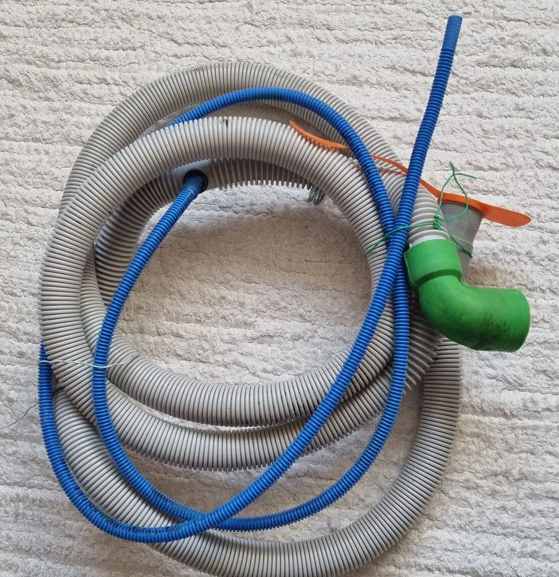 Vypouštěcí hadice s odbočkou k myčce Electrolux