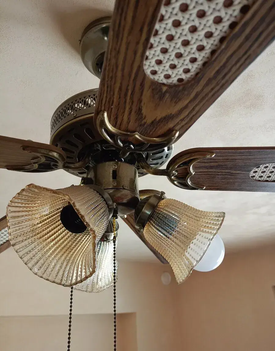 osvětlení s ventilátorem