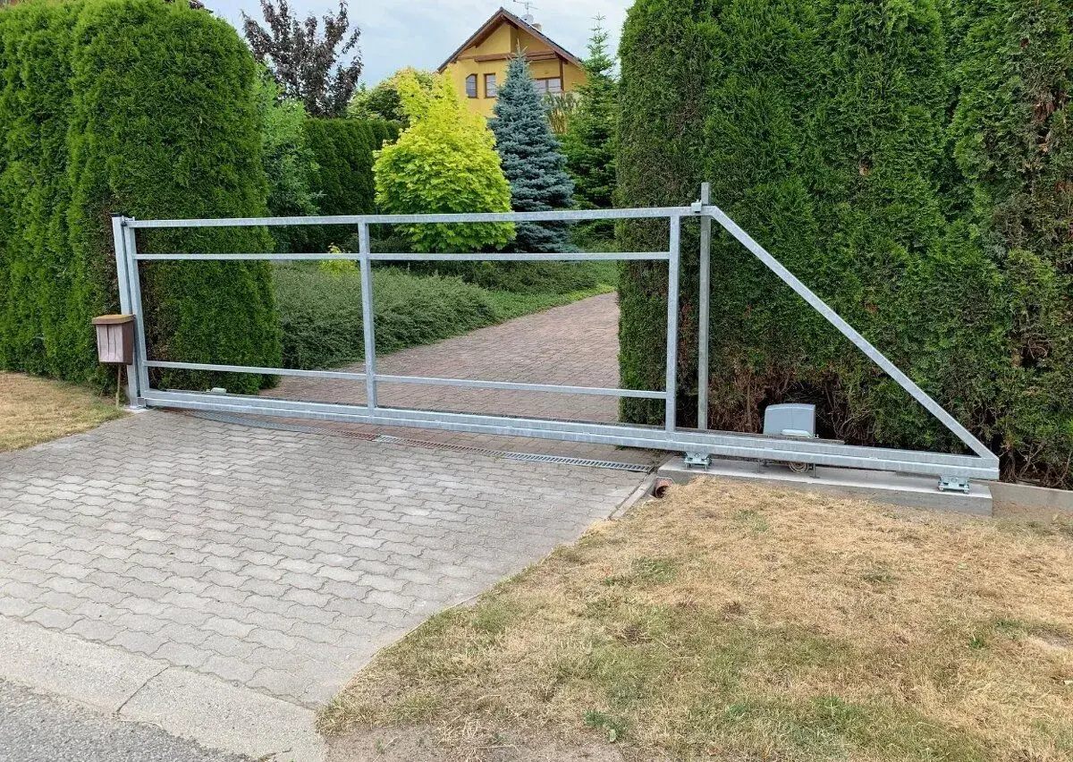 Brána samonosná posuvná ,NOVÁ, ZINKOVANÁ, SKLADEM, výroba ČR