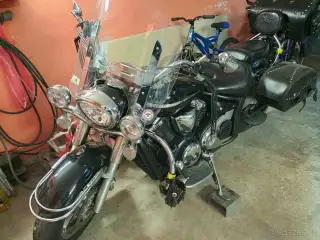 Yamaha XVS1300 A Midnight star