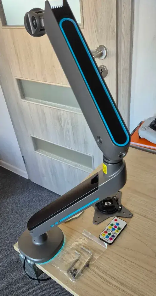 MAX držák/rameno pro monitor 17" - 32", RGB