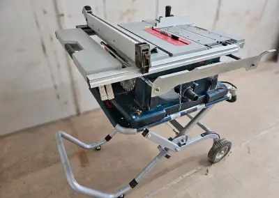 Stolní pila Bosch GTS 10 XC