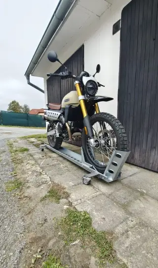Moto Stojan Kvapil