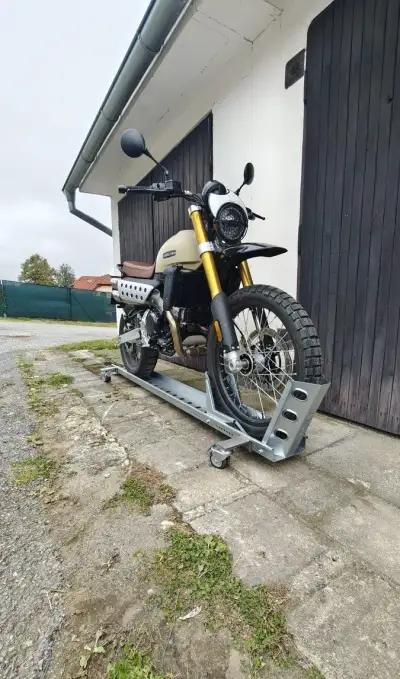 Moto Stojan Kvapil