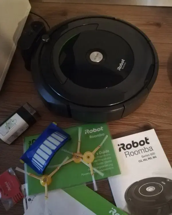 Robotický vysavač iRobot Roomba 696 WiFi