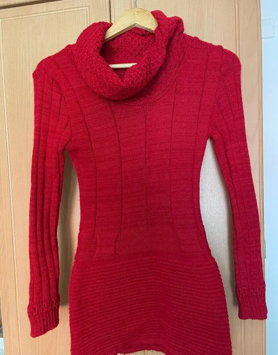 Dámské pletené červené šaty, vel. 34, XS