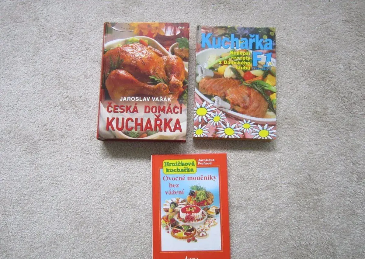 ČESKÉ KUCHAŘKY 3 KUSY