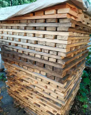 Prkna latě cca 110-117x11x3.5cm 400ks 15 Kč