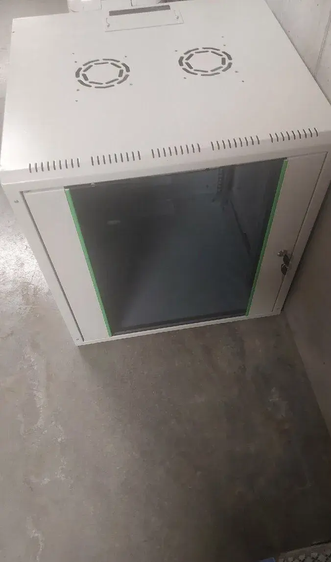 Serverová skříň