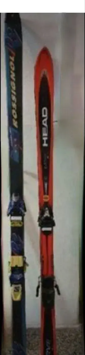 Set 2 párů lyží s vázáním