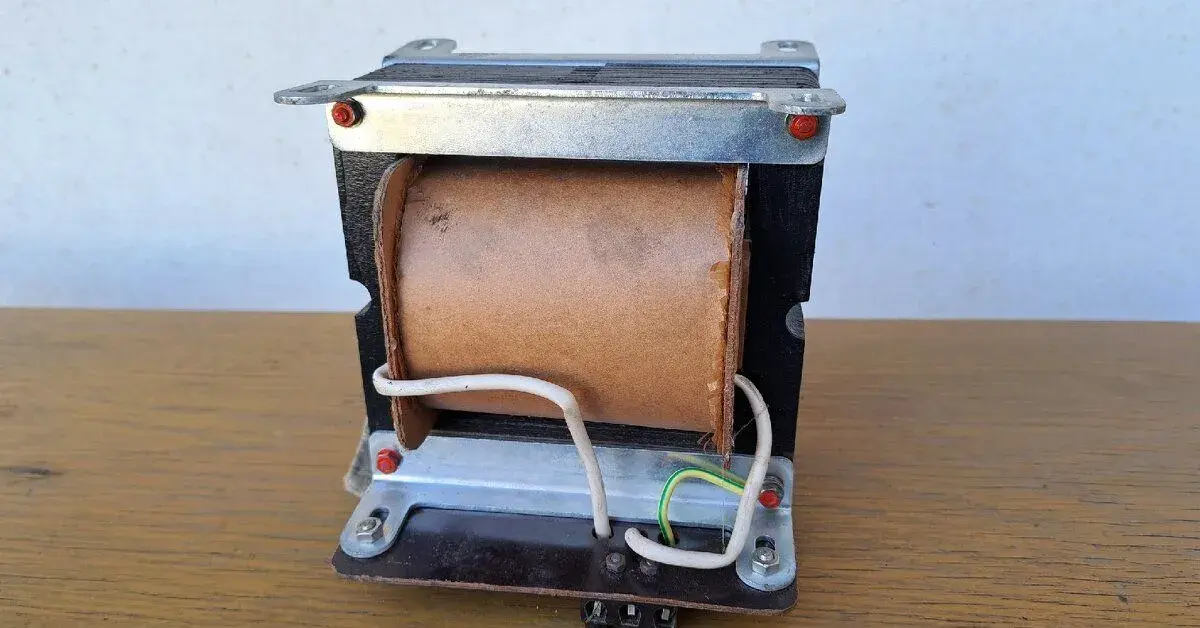 Měnič napětí transformátor z 220 na 24V