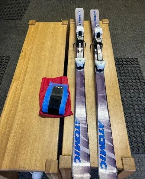 Skialpy Atomic Outbreaker 168 cm, váz.Diamir M, mohér. pásy