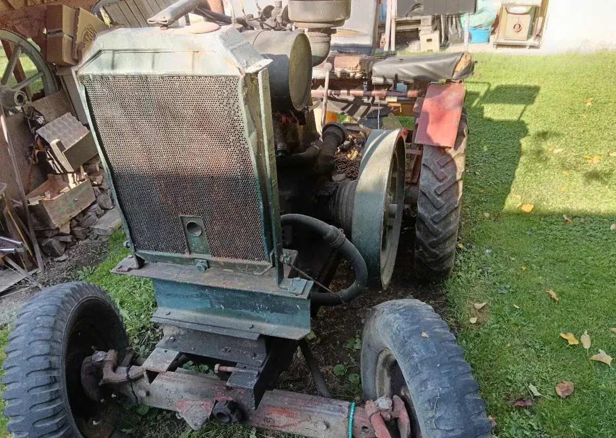 Traktor s motorem slavia