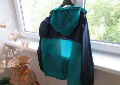 Daruji lehkou bundu a mikinu. Vel. XL-XXL.