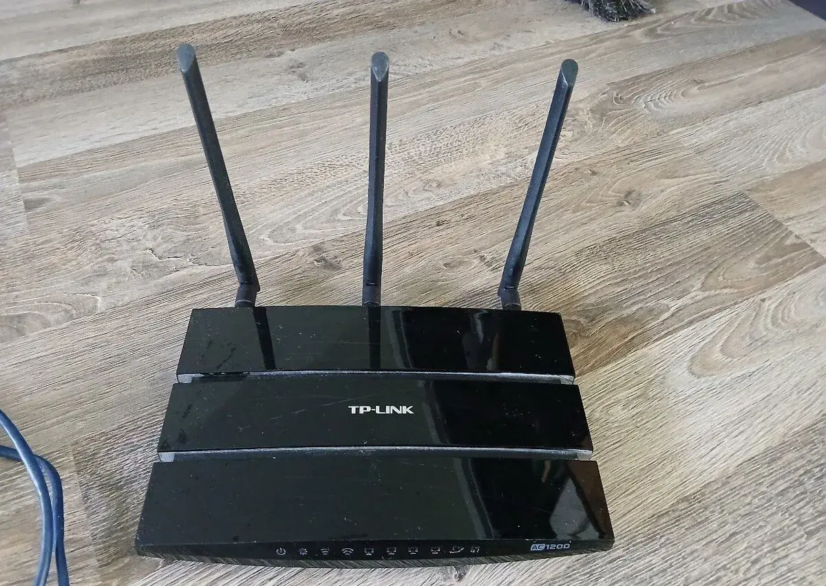 Bezdrátový dvoupásmový gigabitový router AC1200
