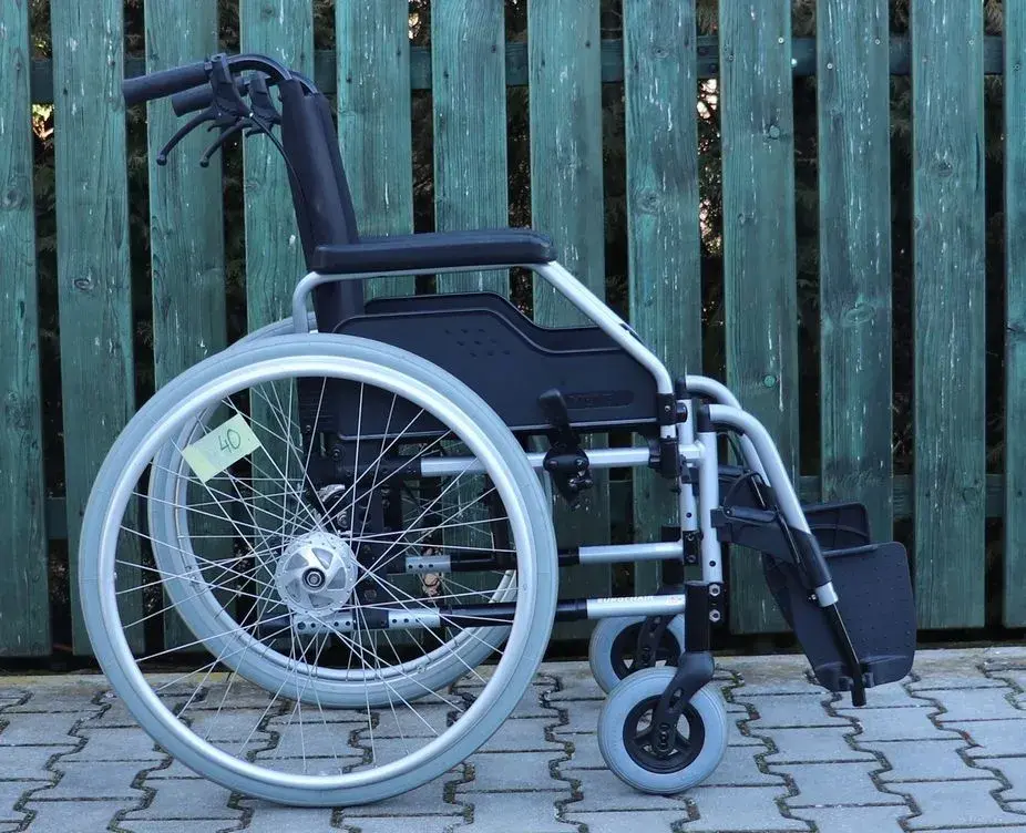040-Mechanický invalidní vozík Meyra.