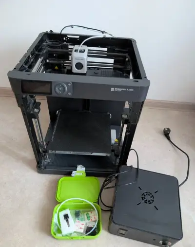 Bambu Lab P1P – 376 h, kompletní, nový extruder + sušička EI