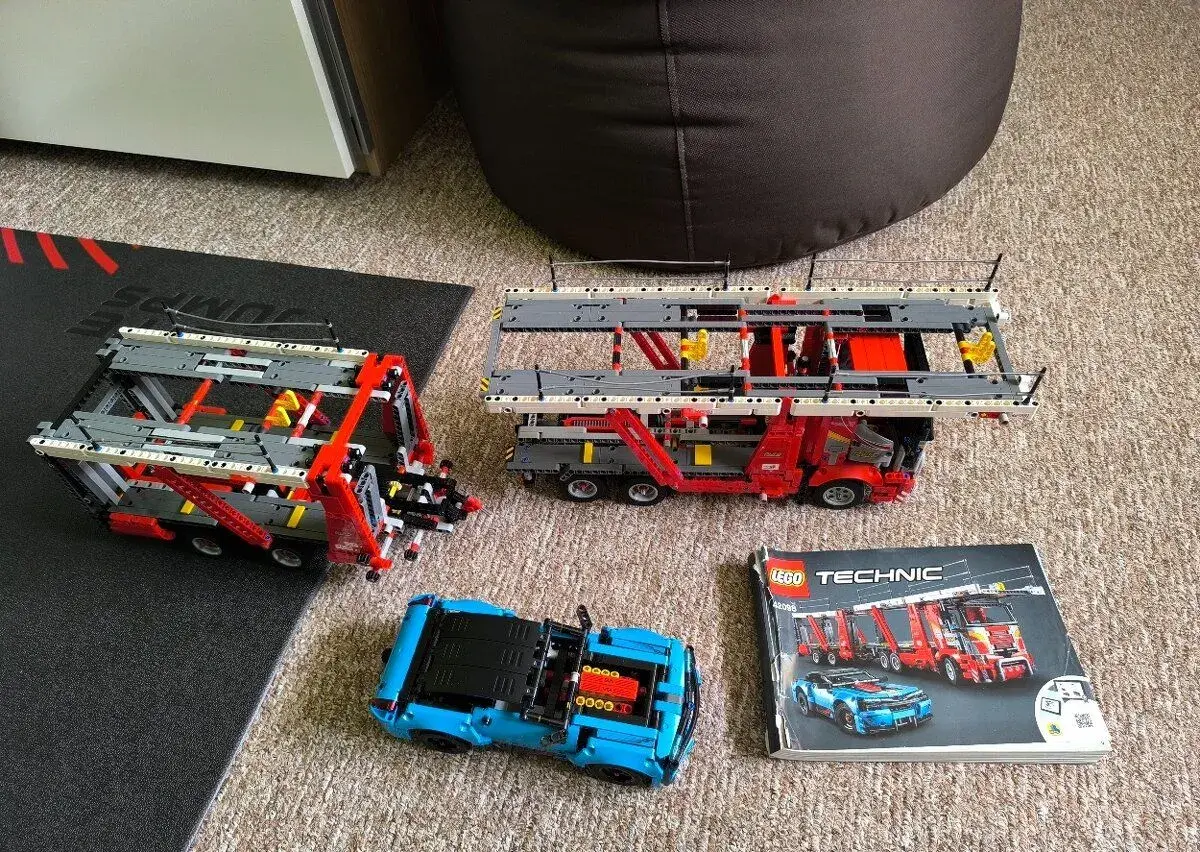LEGO® Technic 42098 Kamion pro přepravu aut
