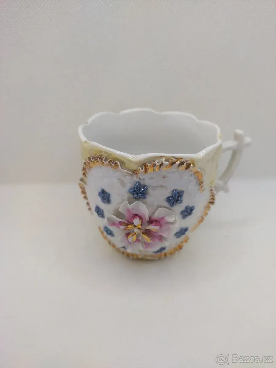 Starožitný porcelánový šálek – styl Míšeň