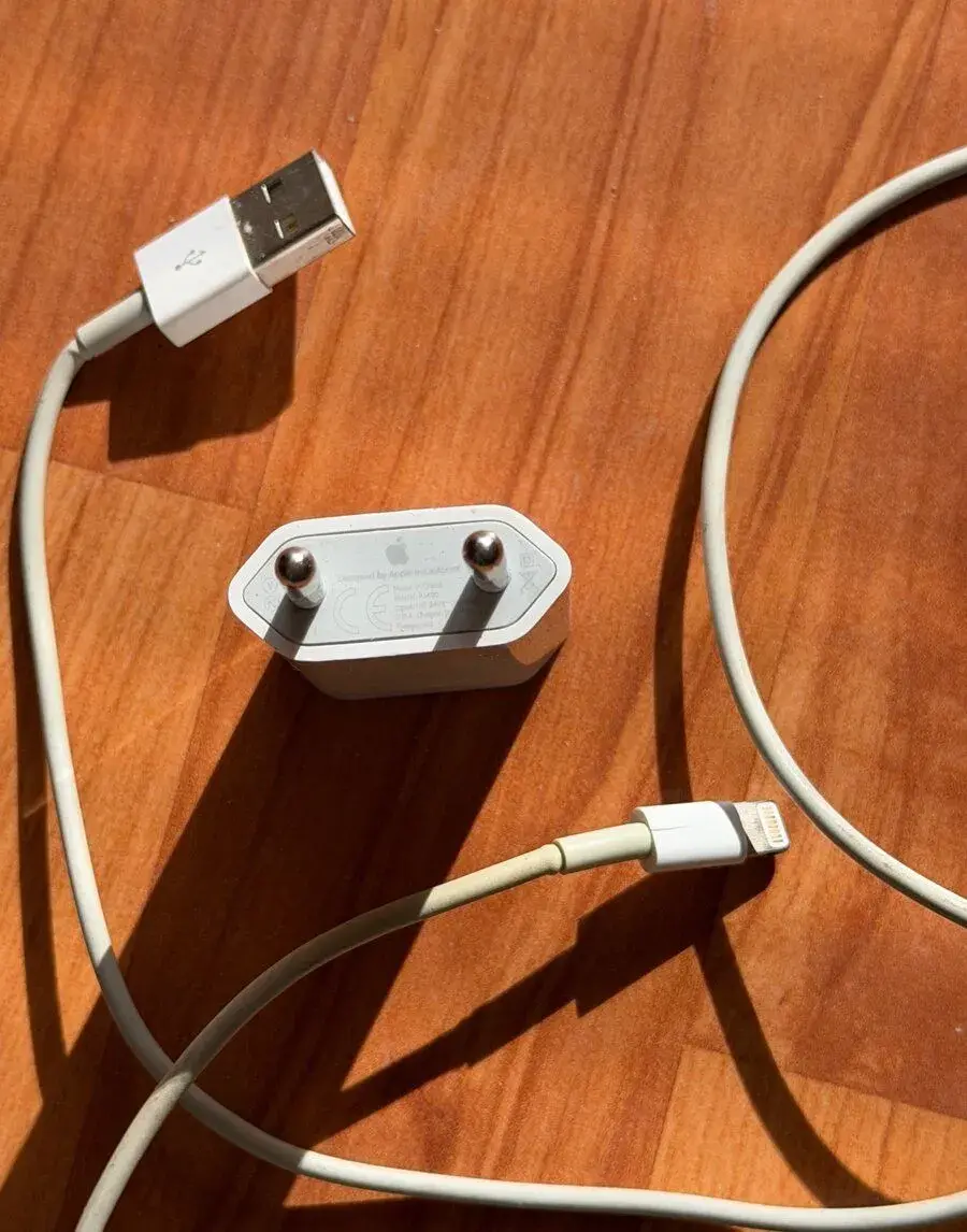 apple nabijecka lightning konektor