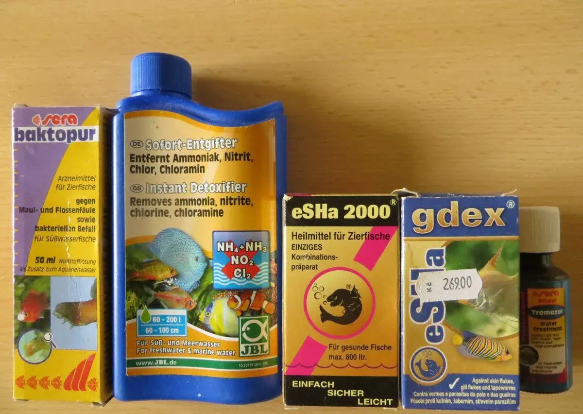 Kvalitní akvarijní přípravky na úpravu vody JBL Detox