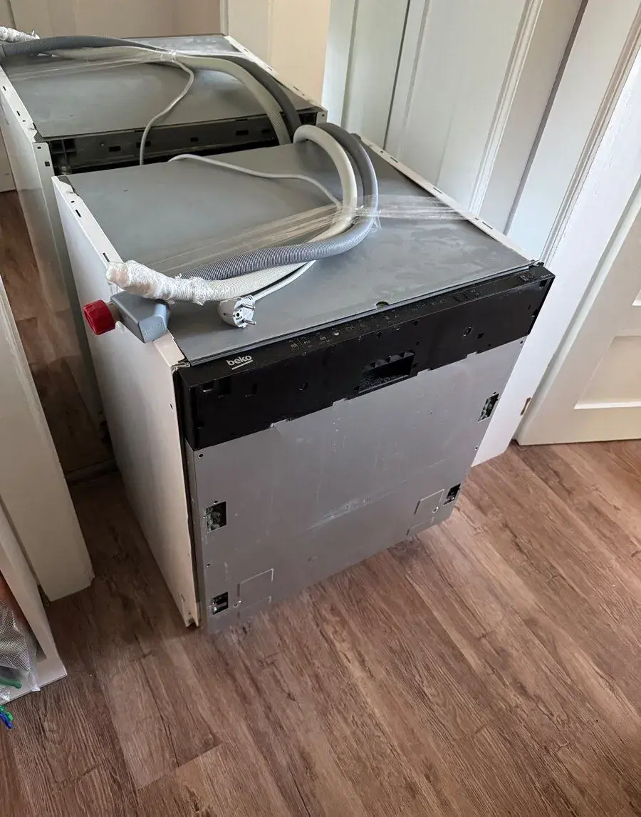 Myčka BEKO DIN28330 která netěsní na opravu / díly
