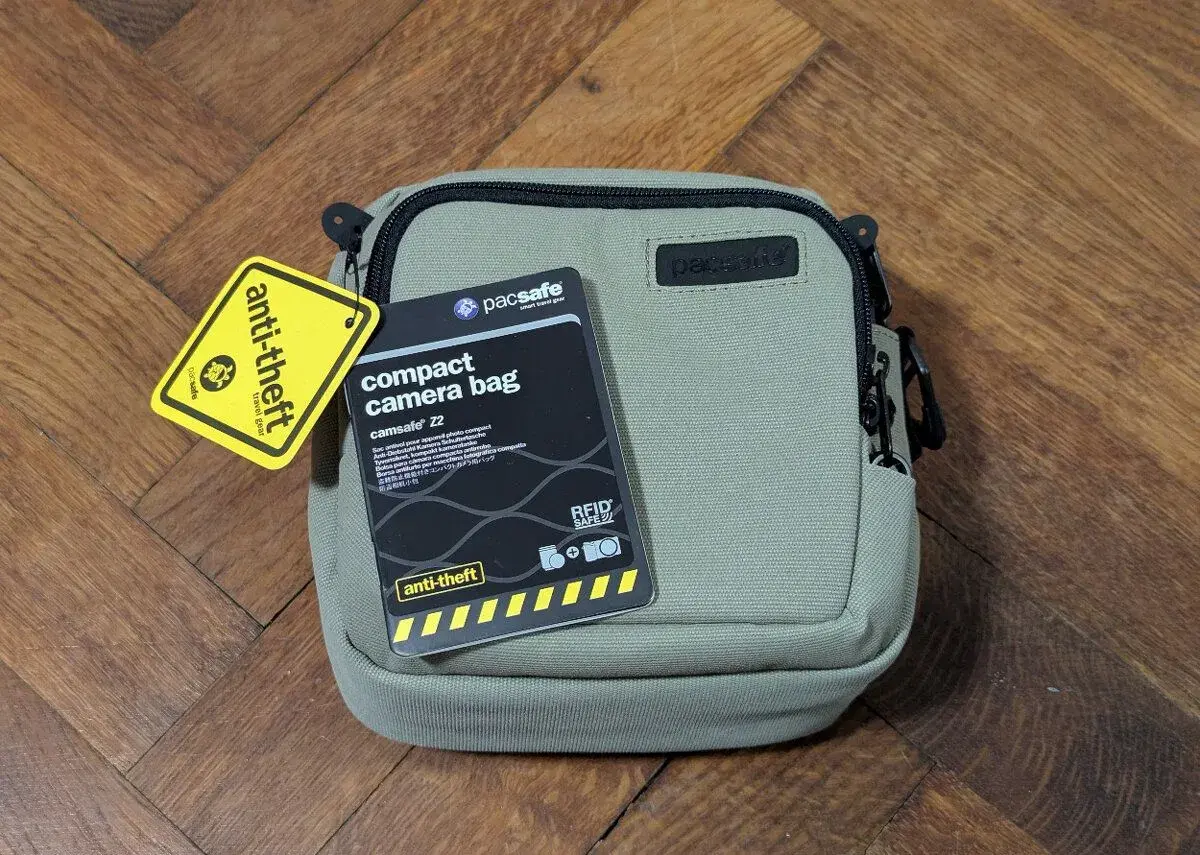 Bezpečnostní brašna Pacsafe Camsafe Z2 Anti-Theft