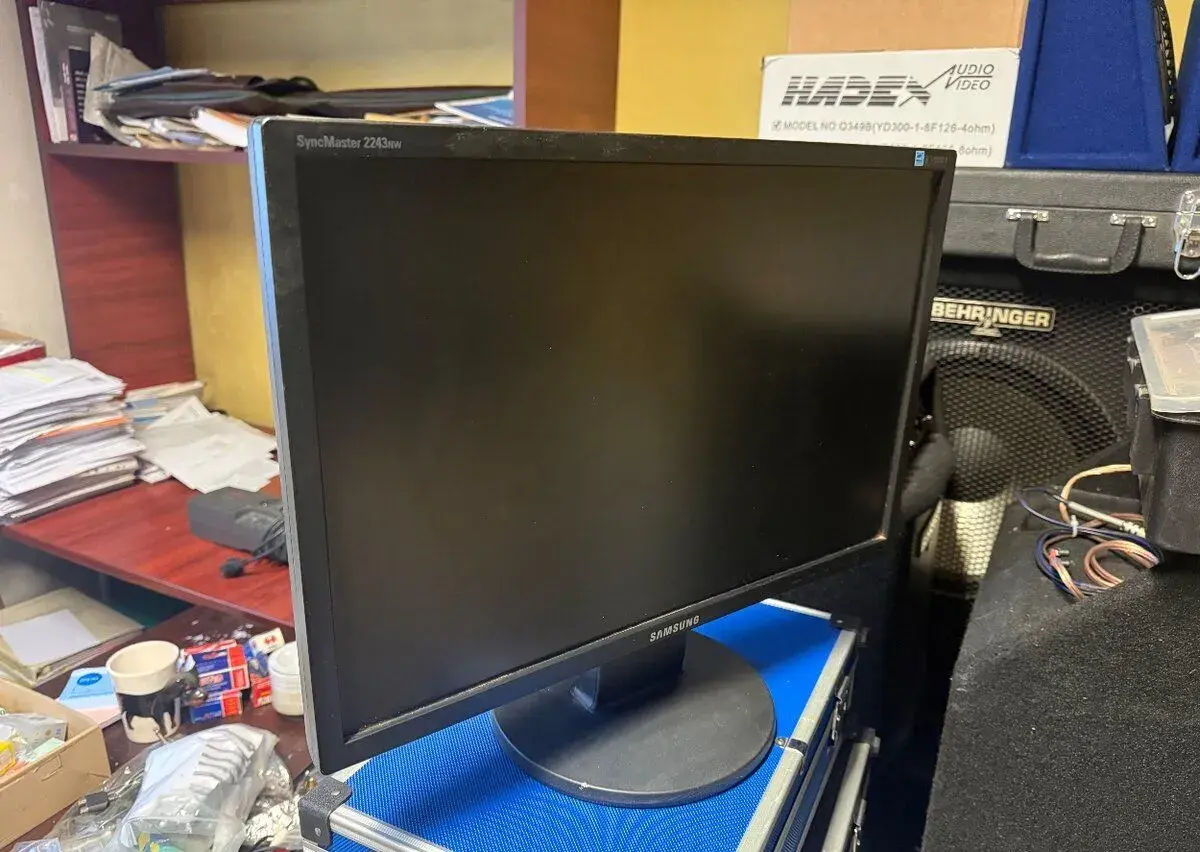 Samsung SyncMaster 2243NW – 22” LCD monitor