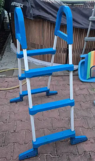 Bazénové schůdky