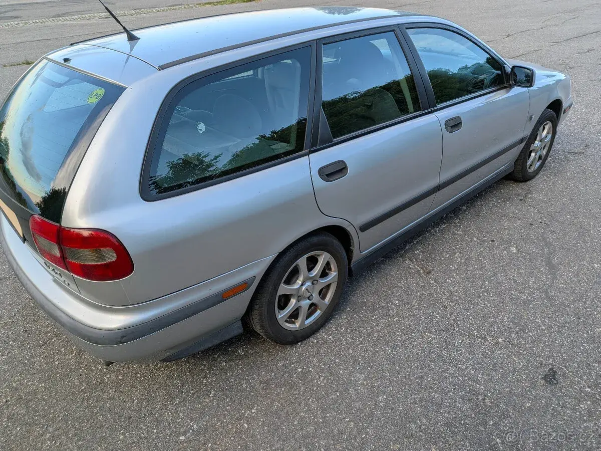 Volvo V40 – 1999, 295 320 km