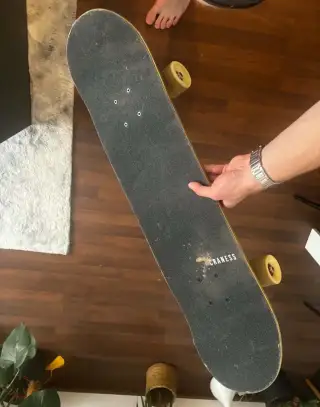 Skateboard skate of mind