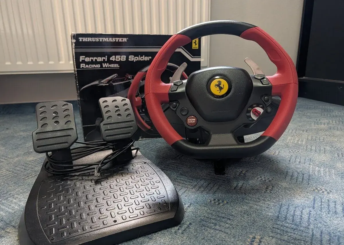 Herní volant s pedály Thrustmaster Ferrari 458 Spider